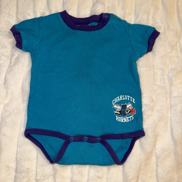 Charlotte Hornets Baby Bodysuit Romper 18M Vintage 90s Kid Athlete NBA - Picture 1 of 6